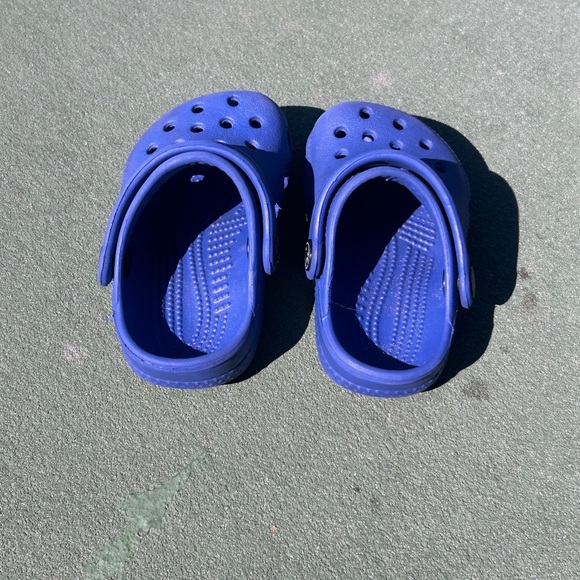 CROCS Kids Classic Clogs in Royal Blue - Picture 3 of 4